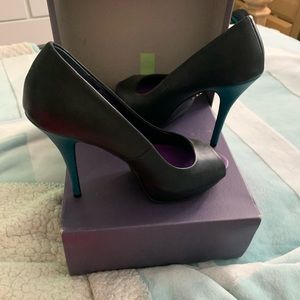 BNIB Jennifer Lopez BELLA Black Heels